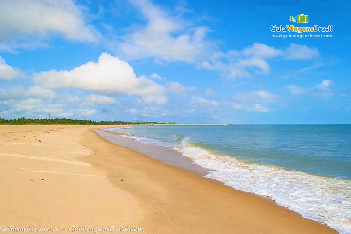 Imagem de linda tarde na Praia Ponta de Santo Cristo.