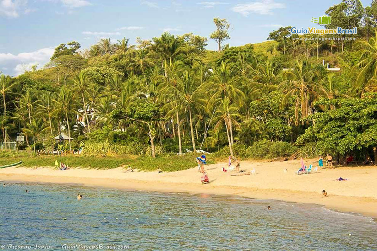 Imagem da bela Praia da Feiticeira bem preservada.