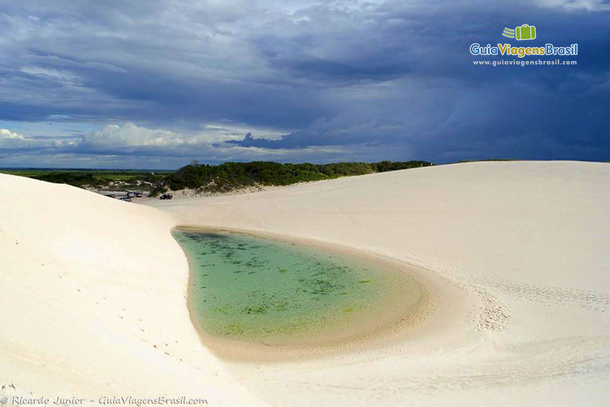 Imagem das belas dunas da Lagoa Bonita.