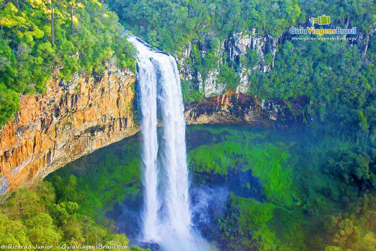 Imagem da cachoeira do Parque Caracol em Canela.