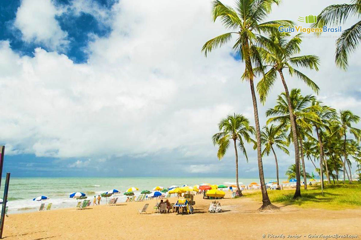 Imagem de um gostoso dia de sol nas areias de Boa Viagem em Recife, Pernambuco.