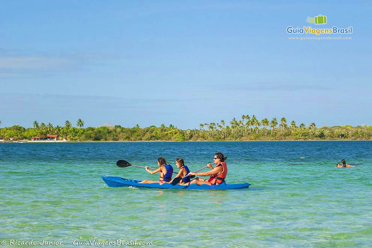 Imagem da Lagoa do Paraíso ideal para passear de caiaque.