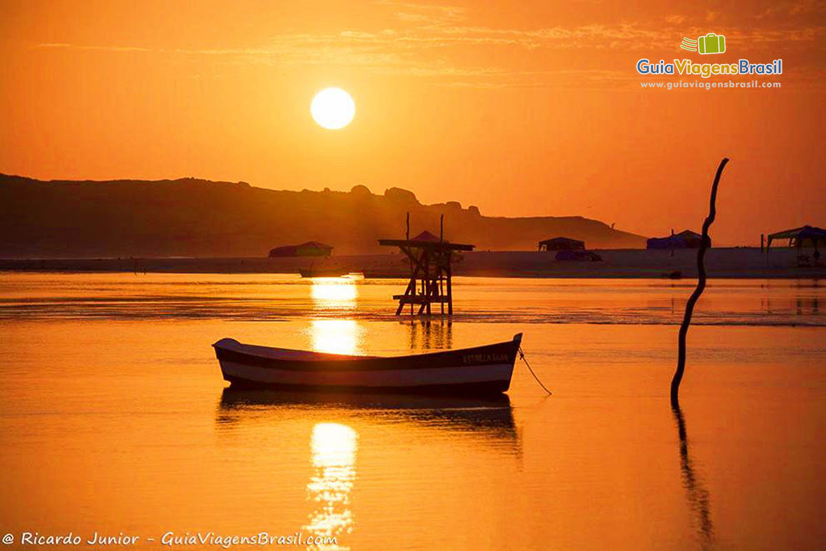 Imagem do fantástico por do sol em Guarda do Embaú.