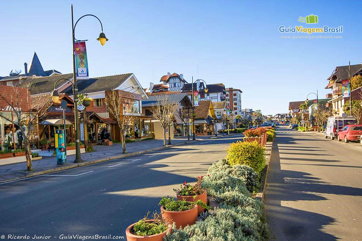 Imagem da mais charmosa avenida de Gramado.