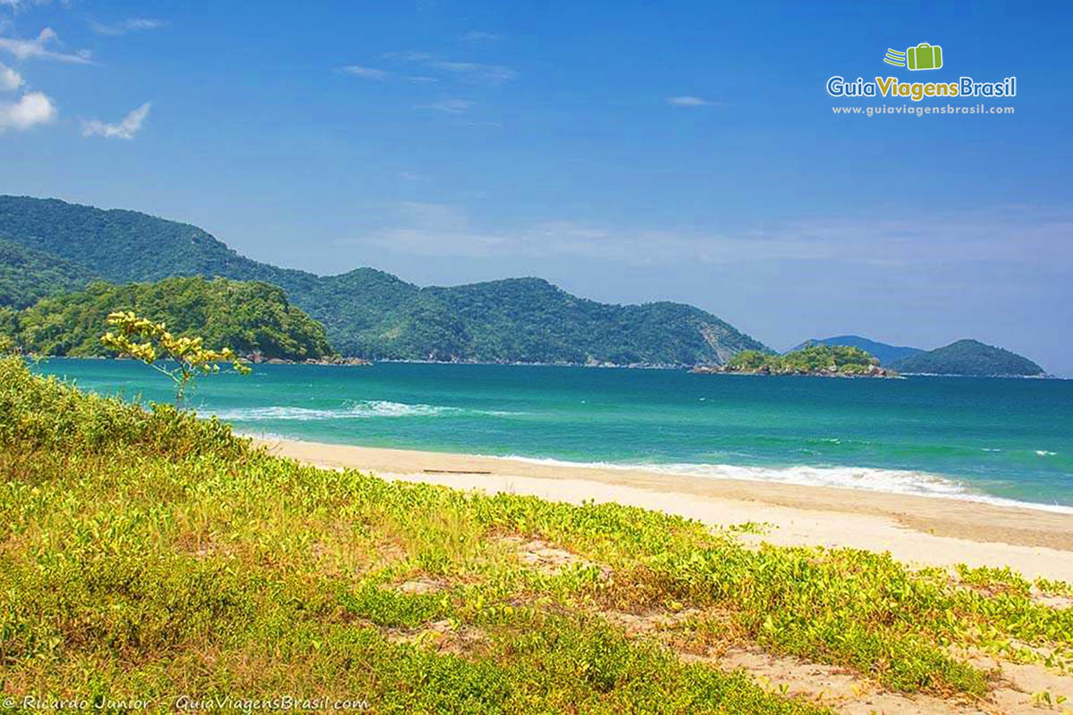 Imagem da bela Praia do Castelhanos.