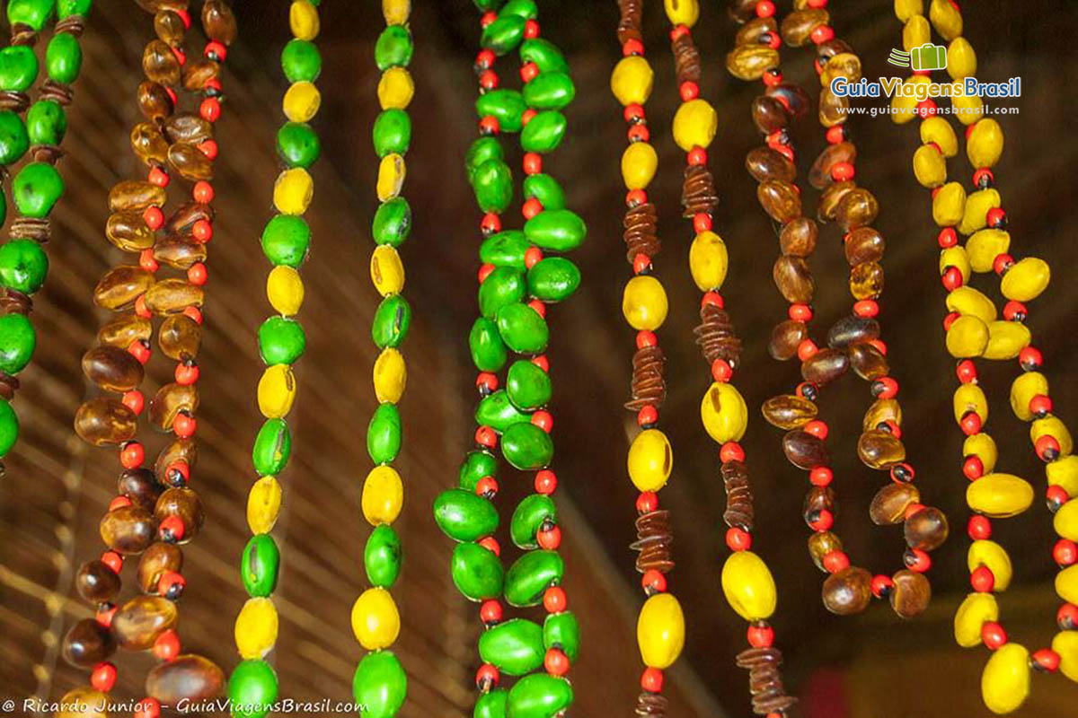 Imagem aproximada de colares vendido pelos indígenas.