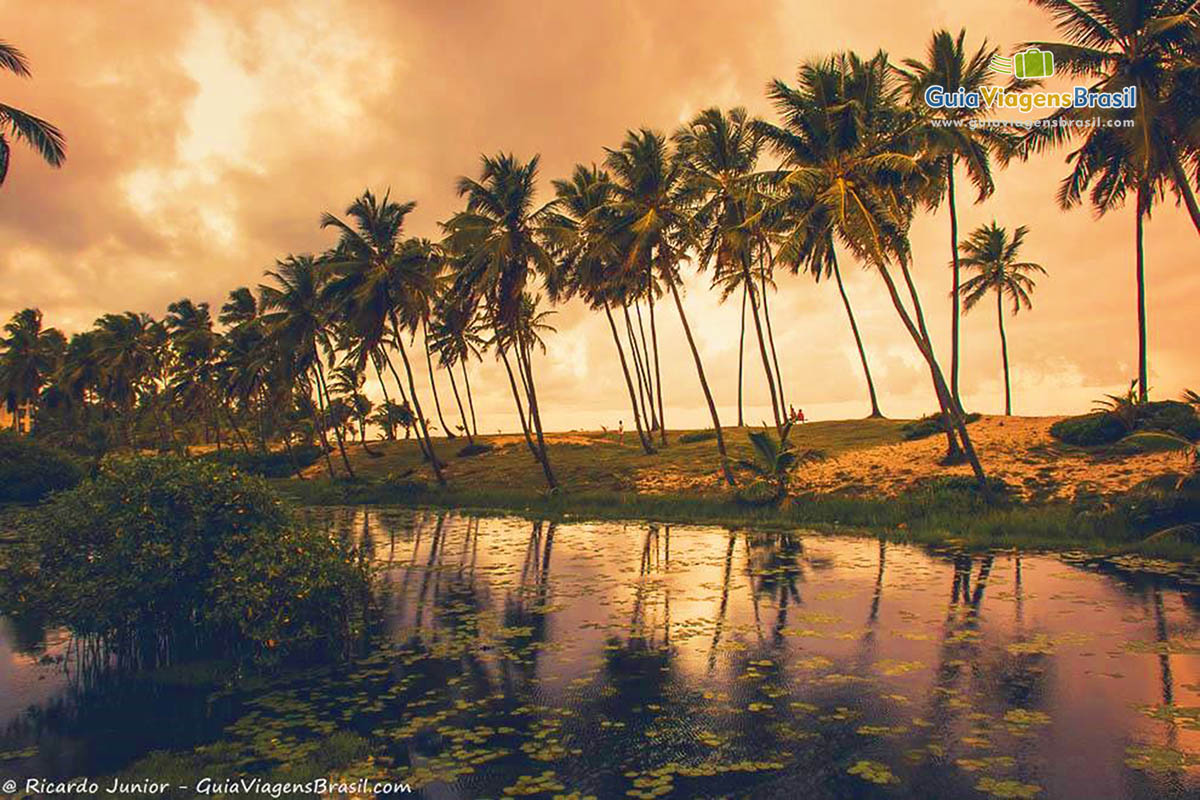 Imagem do entardecer na Costa do Sauípe.