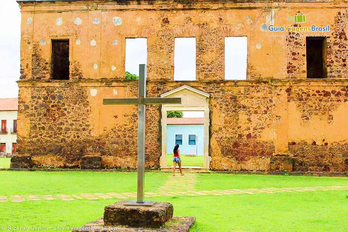 Imagem aproximada do Crucifixo que fica na frente da Igreja São Matias.