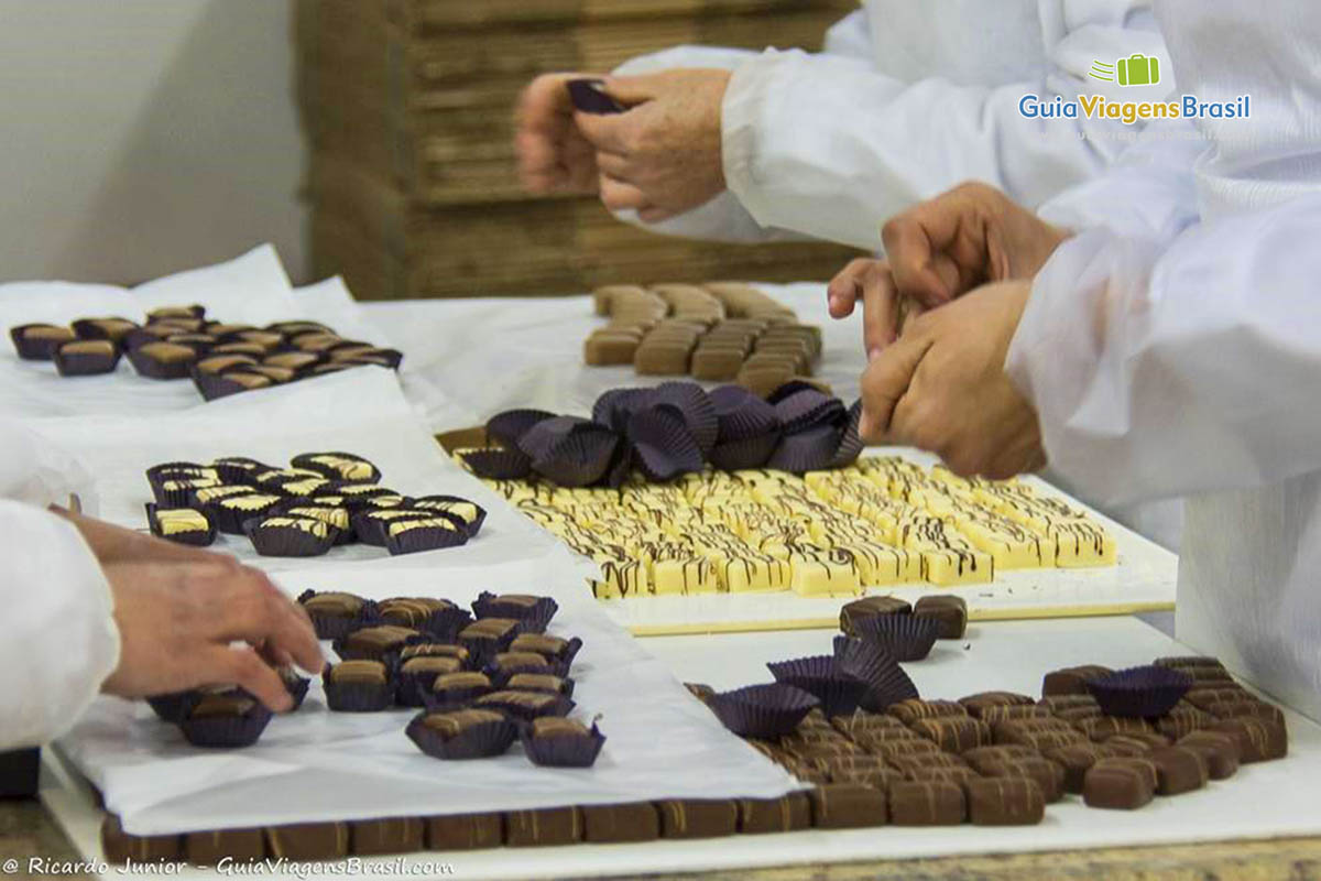 Imagem de deliciosos chocolates na fábrica de Chocolates.