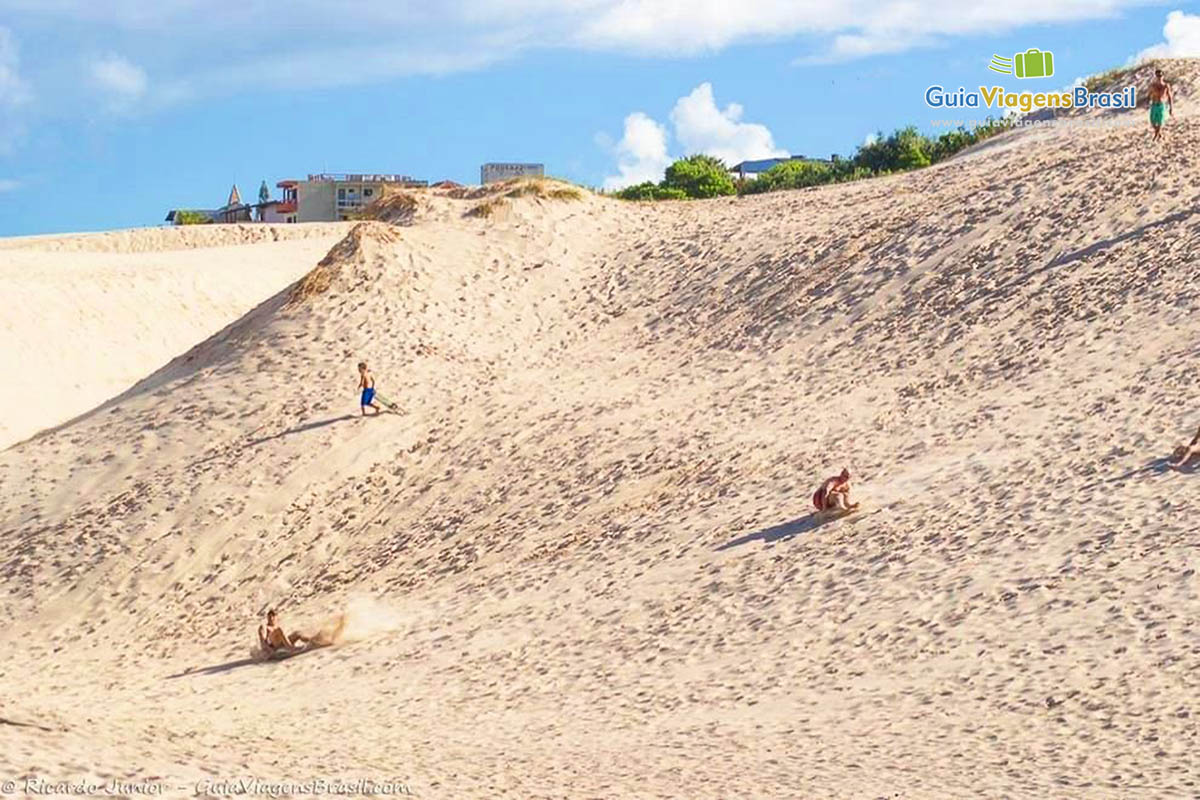 Imagem da linda dunas da praia Ingleses.