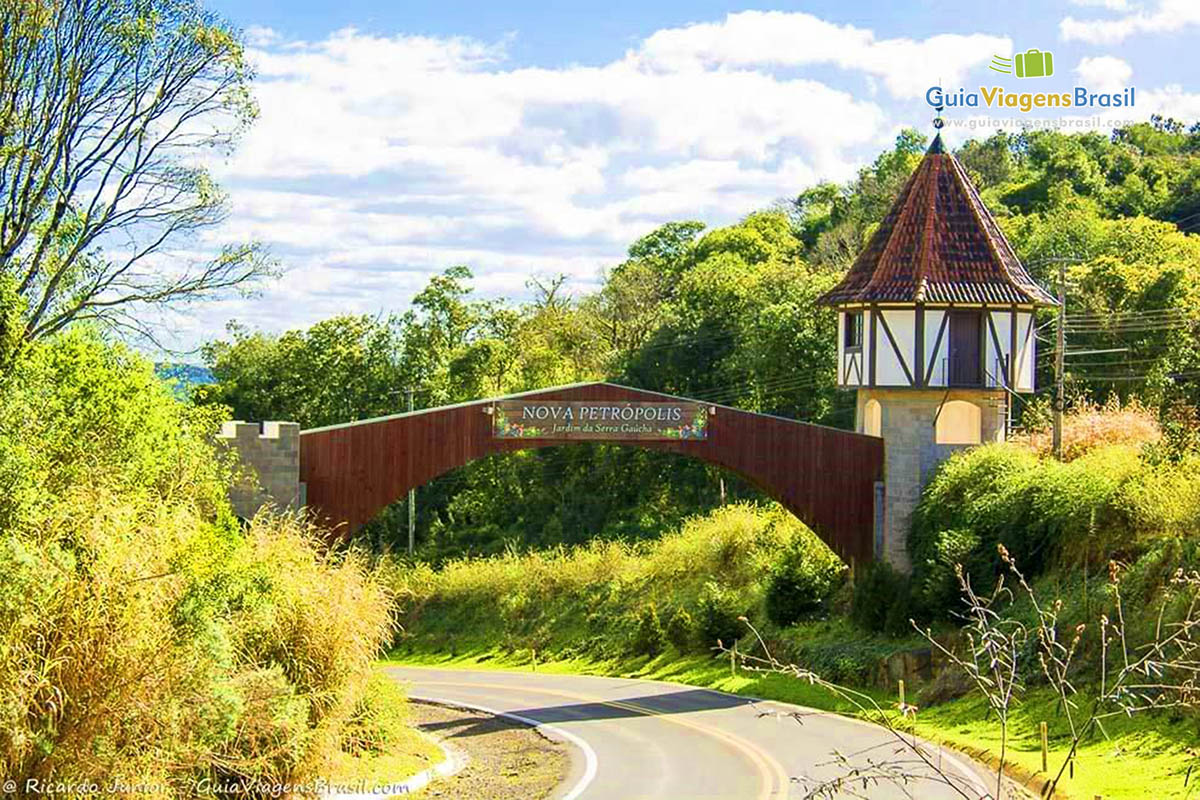 Imagem da entrada da cidade Nova Petrópolis.