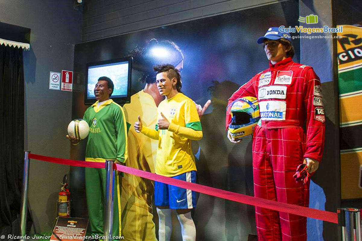 Imagem dos esportistas brasileiros, Pelé, Neymar e Airton Senna.