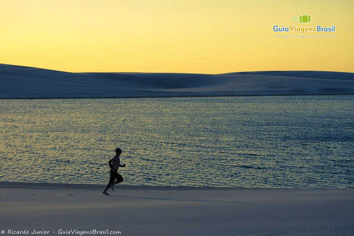 Imagem de uma pessoas fazendo exercícios em Santo Amaro.