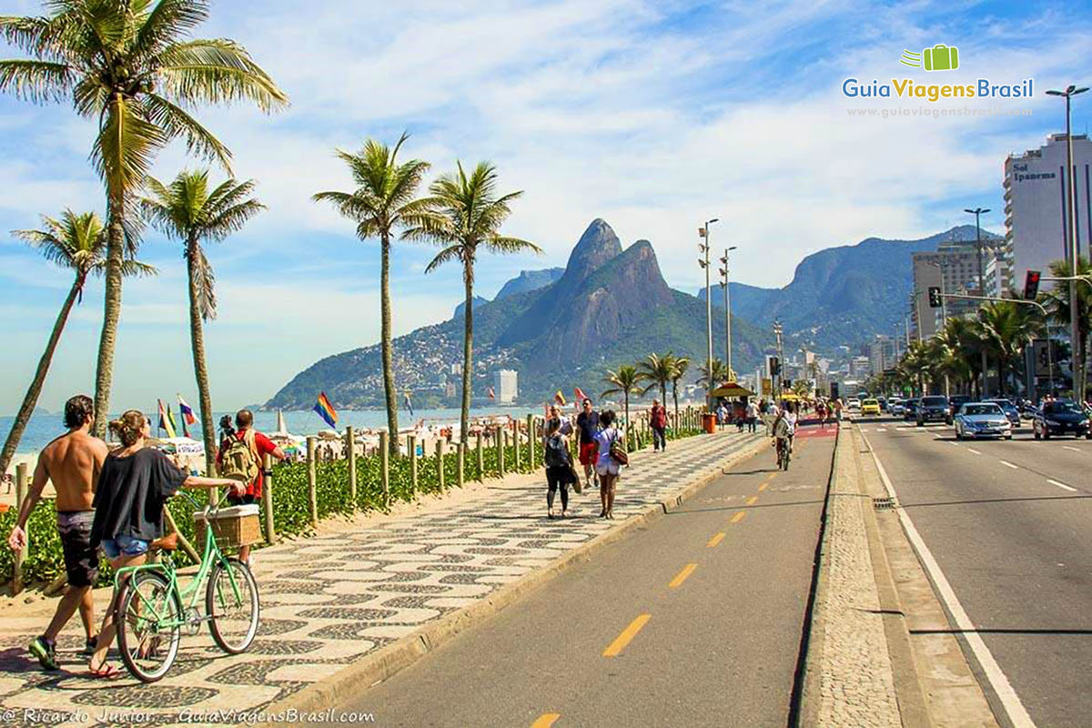 Imagem da orla de Ipanema, excelente para praticar exercícios.