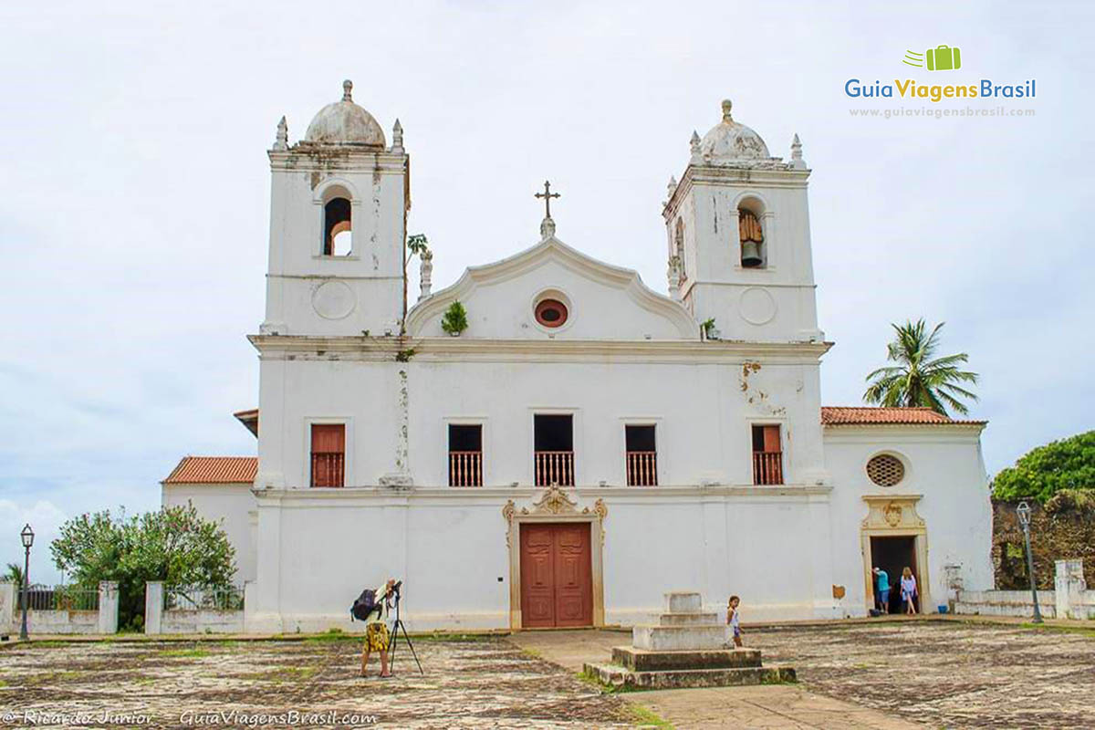 Imagem da fachada da Igreja de Nossa Senhora do Carmo.