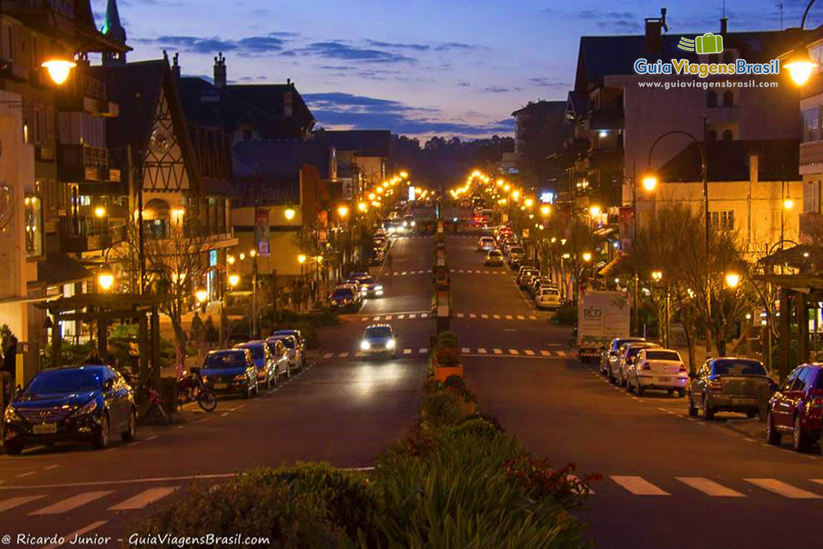 Imagem do fim do dia em Gramado.