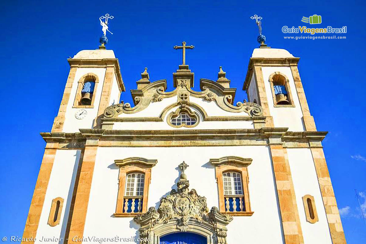 Imagem da parte superior da Basílica do Senhor do Bom Jesus de Matosinho.