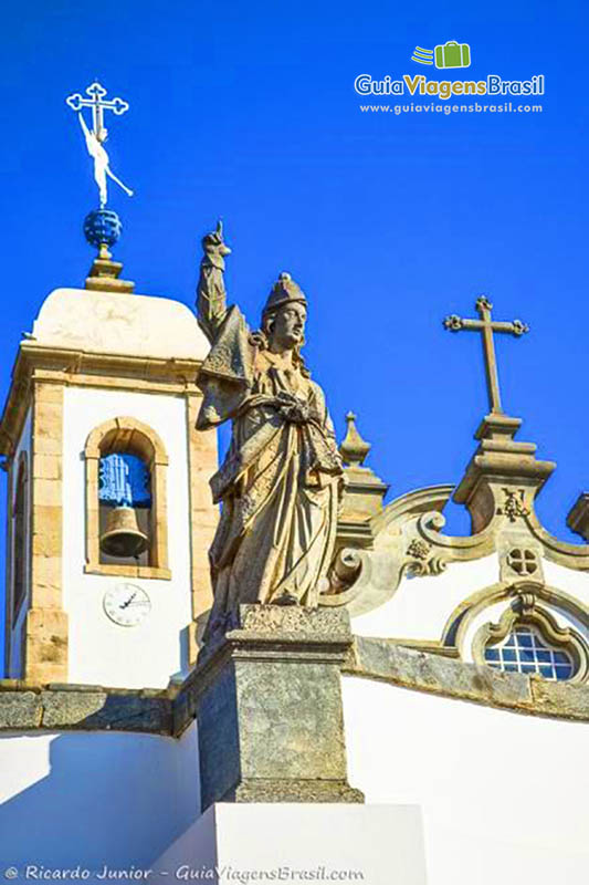 Imagem do profeta que são esculpidos em pedra sabão.