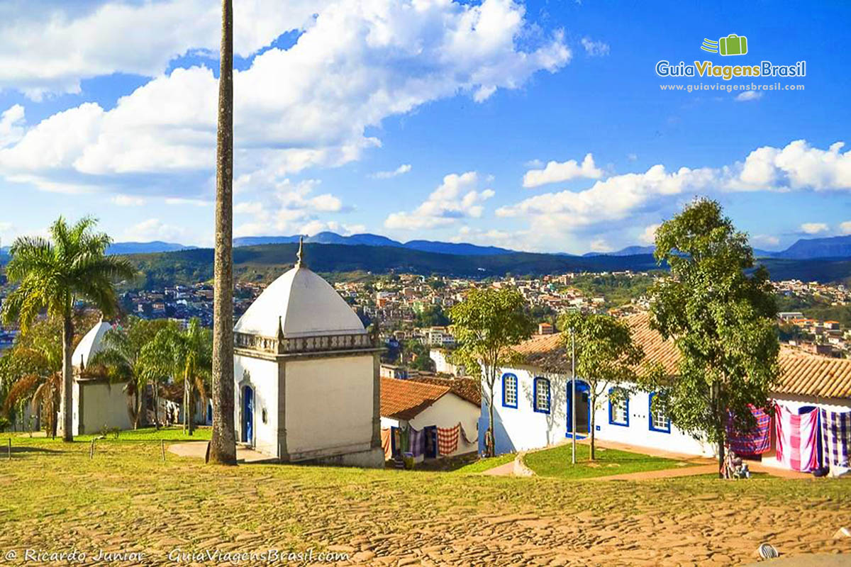 Imagem da bela cidade Congonhas e suas ladeiras.