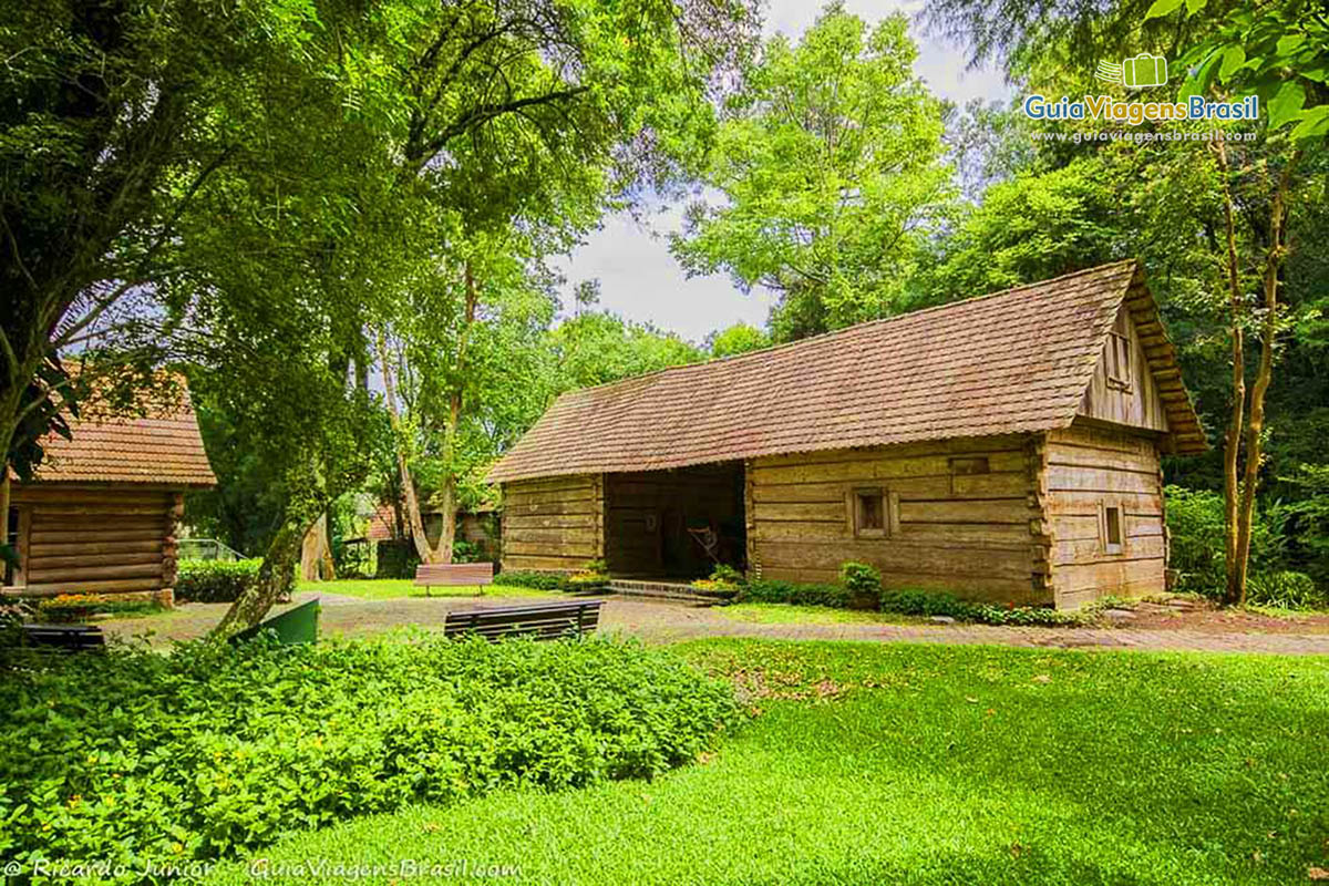 Imagem de bela casa típica polonesa, no Bosque do Papa, em Curitiba.