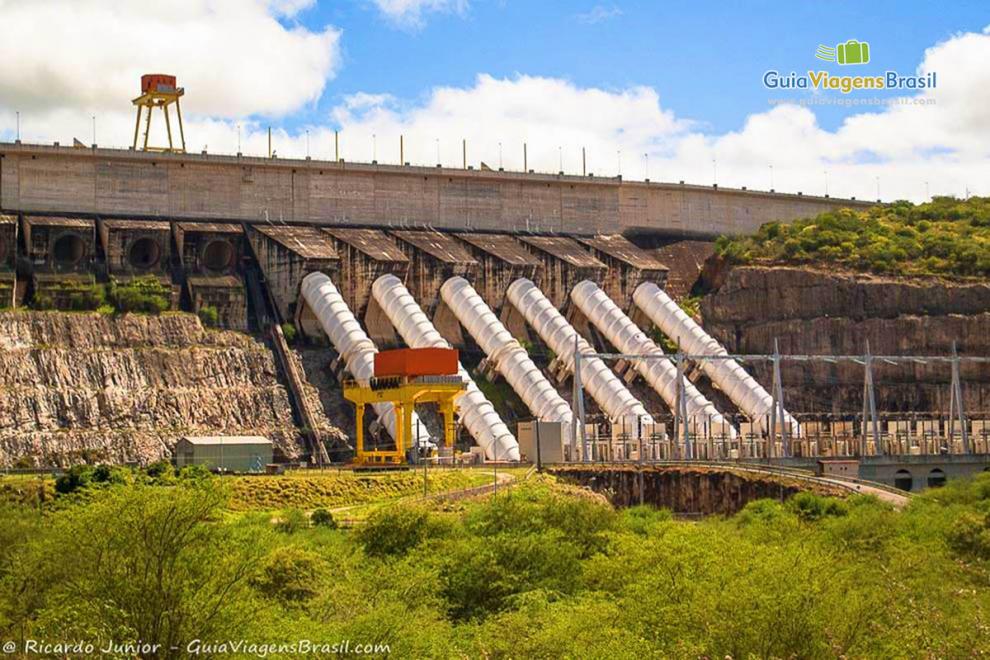 Barreiras da Usina Hidrelétrica de Xingó no Rio São Francisco.