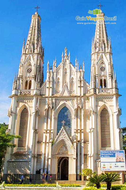 Imagem da belíssima Catedral Metropolitana em Vitória.