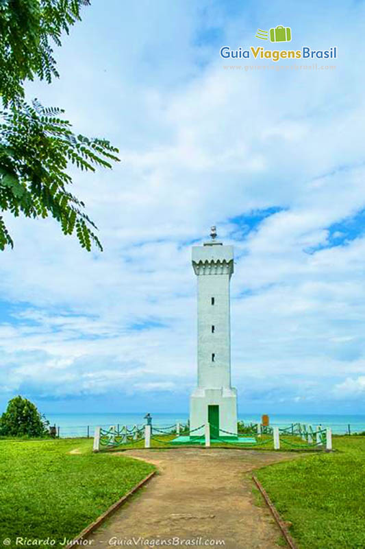 Imagem do farol no Centro de Porto Seguro.