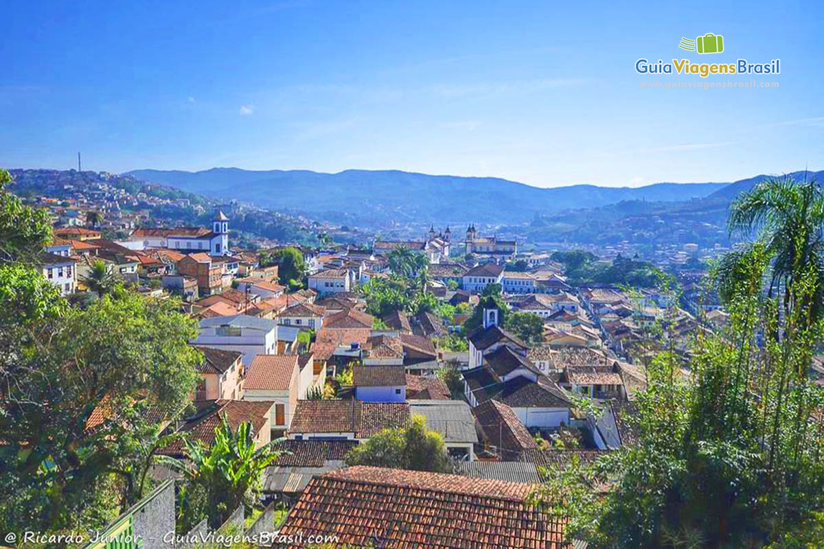 Imagem do alto no mirante em Mariana.