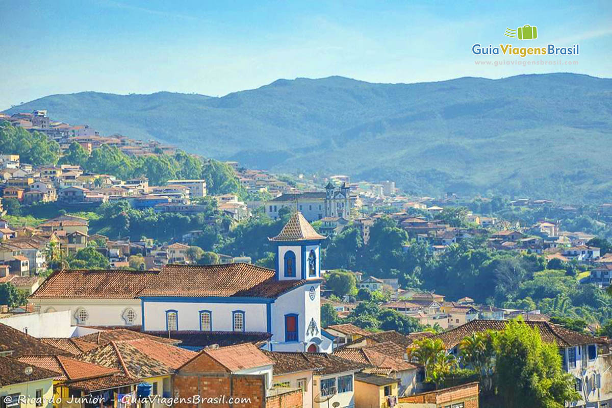 Imagem do alto de um pedaço da cidade de Mariana.