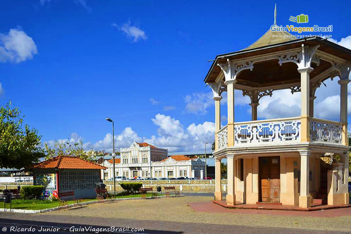 Imagem de um coreto na Praça em São João Del Rei.