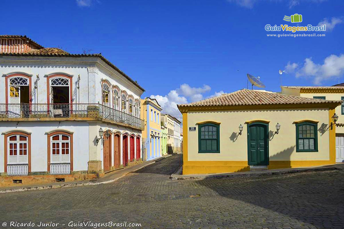 File:PedroVilela Rua das Casas Tortas São João Del Rei MG (40824500402).jpg  - Wikimedia Commons