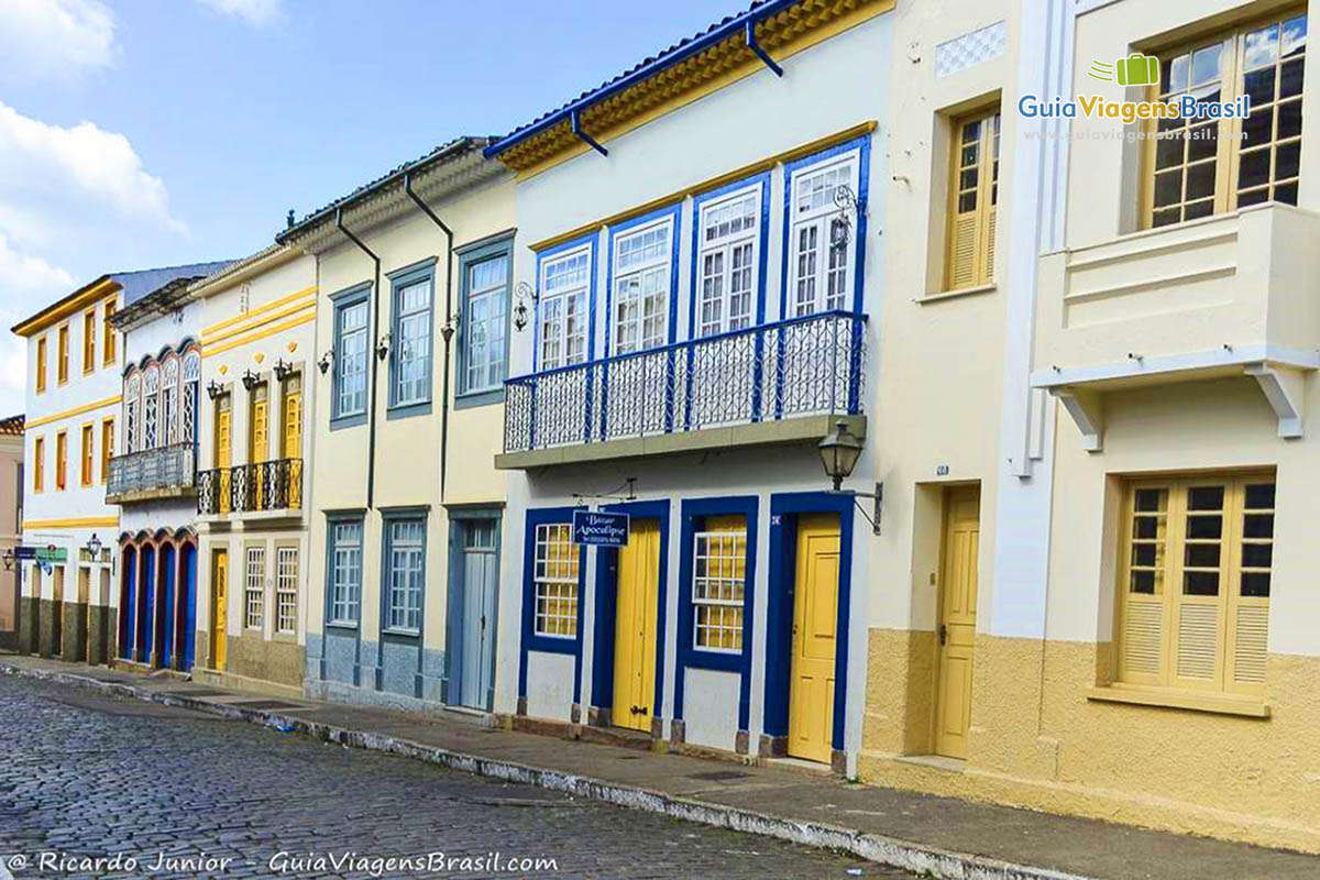 File:PedroVilela Rua das Casas Tortas São João Del Rei MG (40824500402).jpg  - Wikimedia Commons