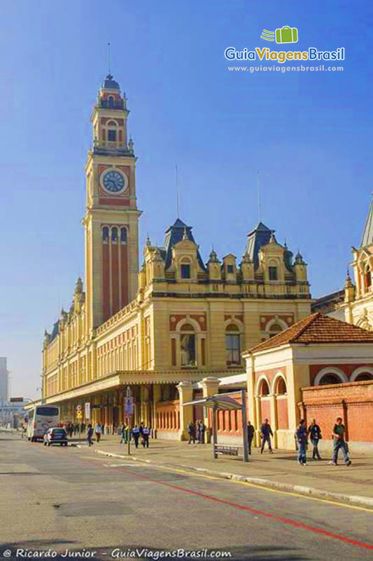 Imagem da Estação da Luz, que abriga desde 2006, o Museu da Língua Portuguesa.