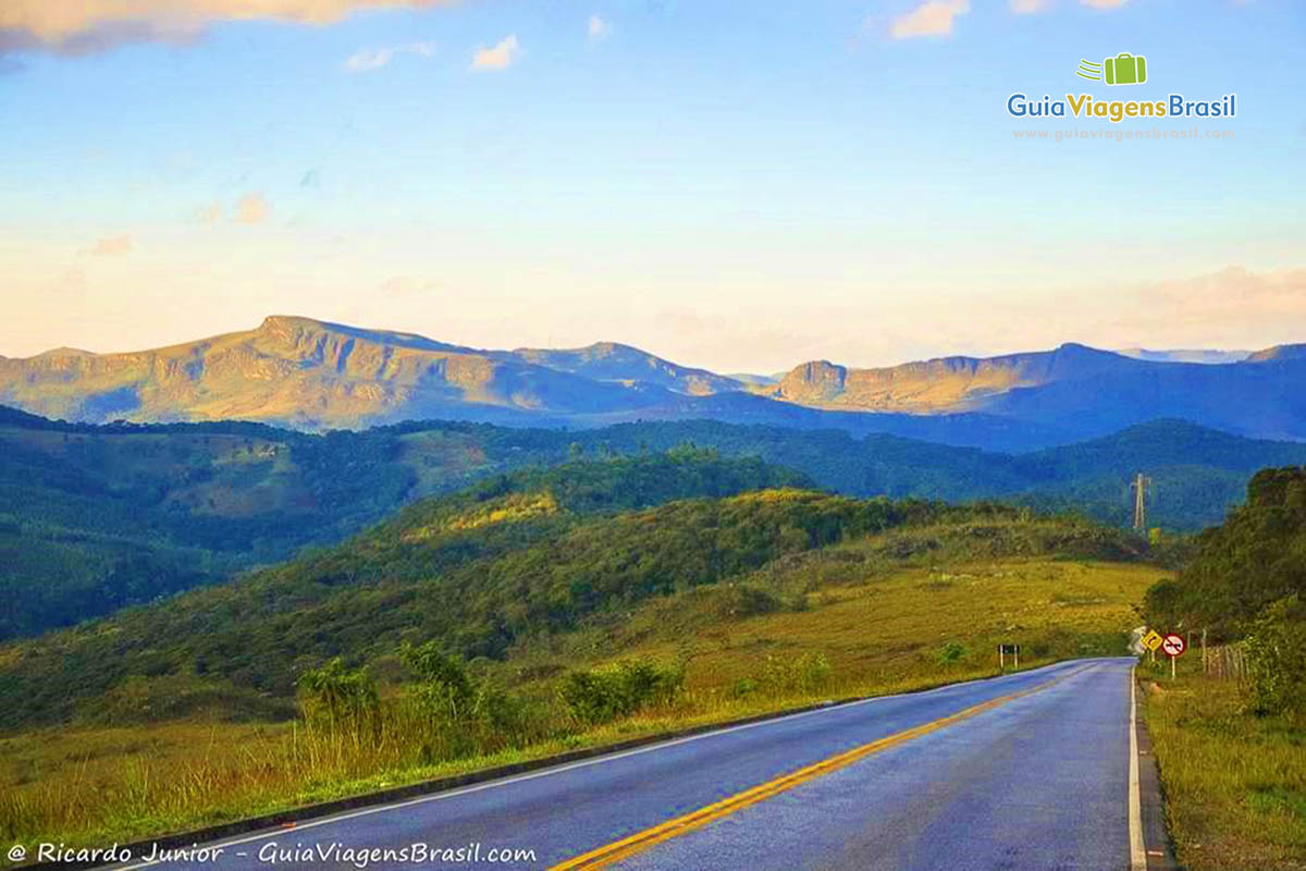 Imagem da estrada que leva ao circuito do ouro.