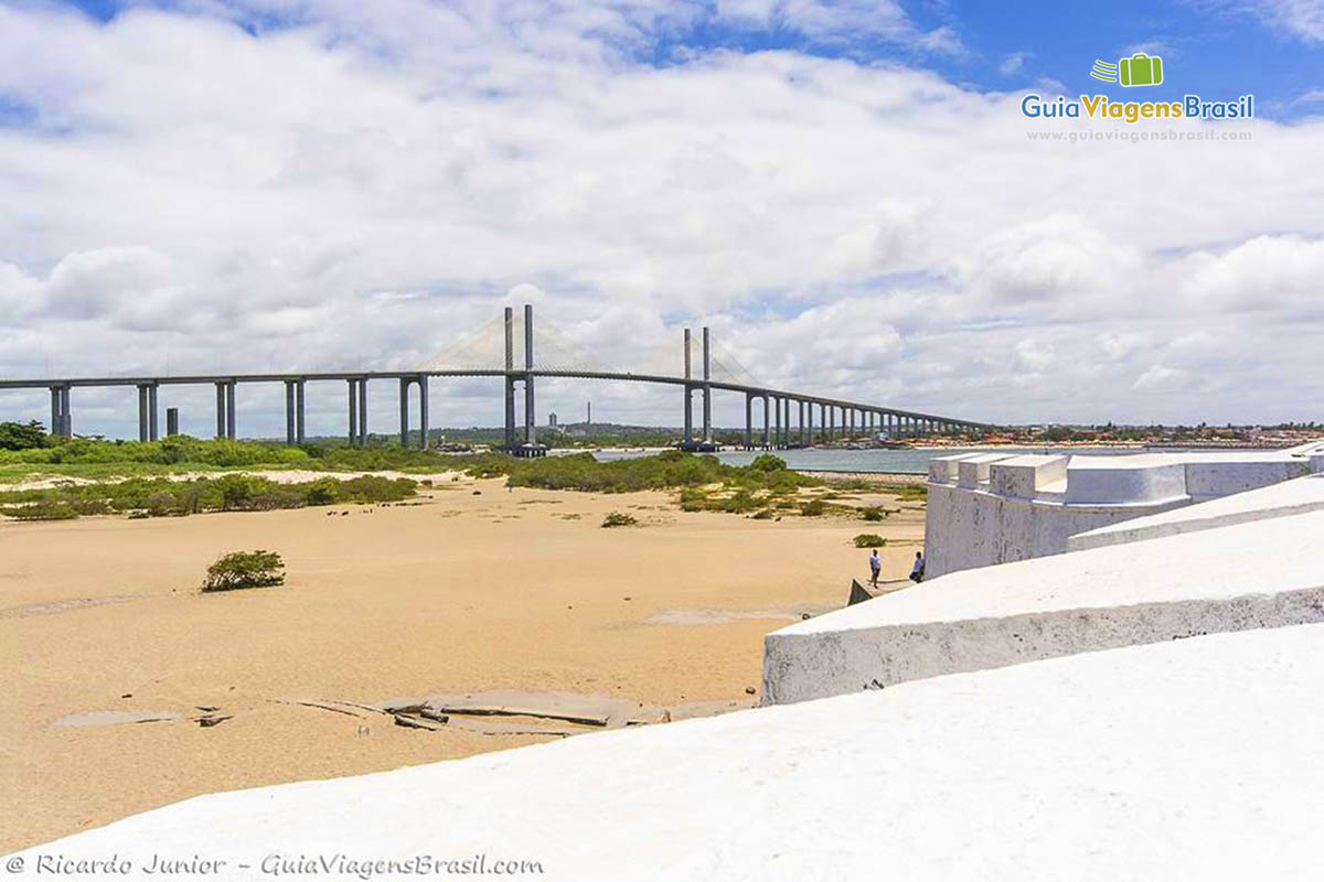 Imagem da Ponte Newton Navarro, vista do Forte.