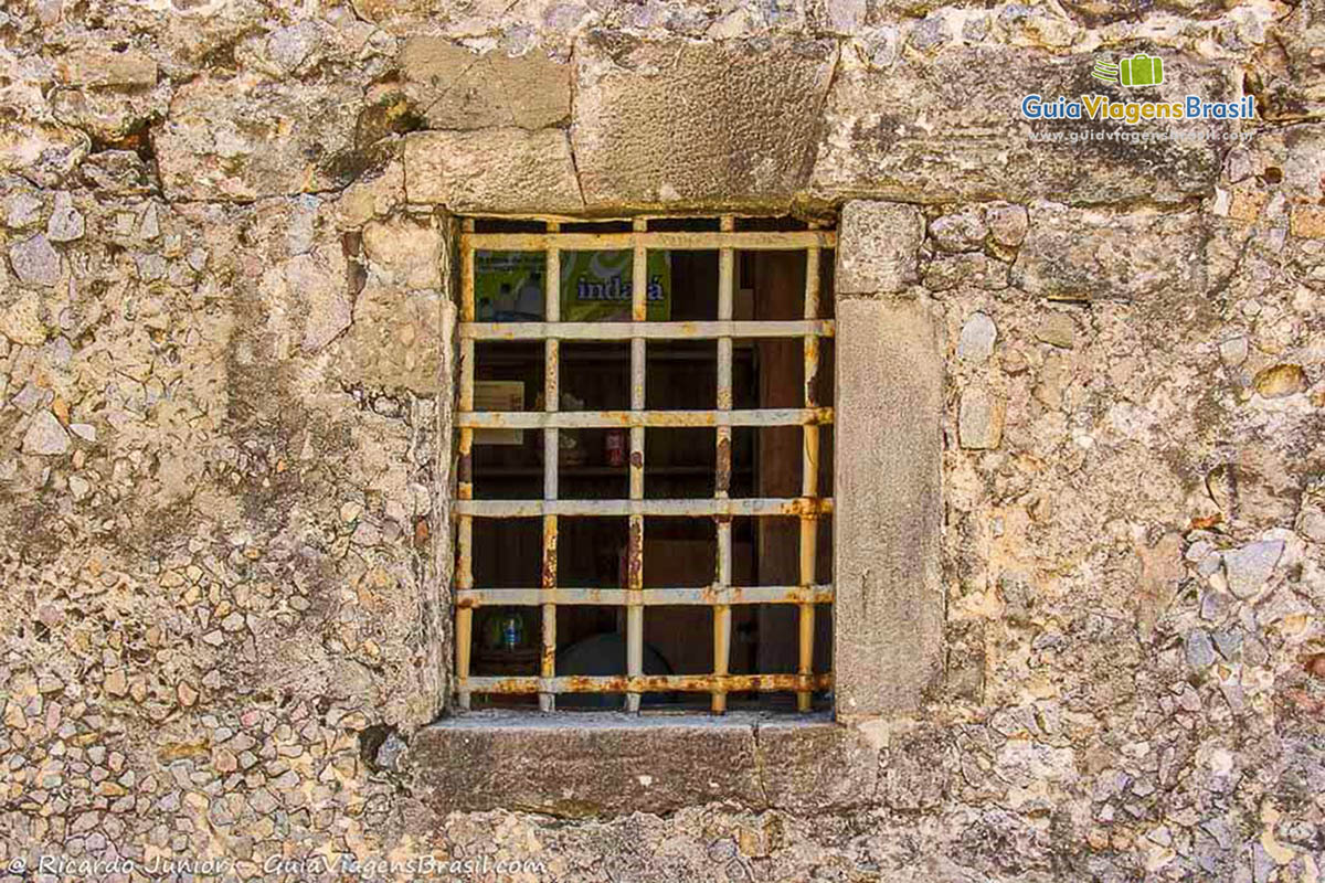 Imagem da janela do Forte dos Magos.