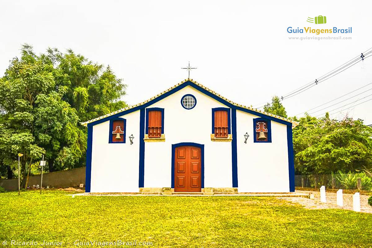 Imagem da fachada da Igreja de São Francisco de Paula.