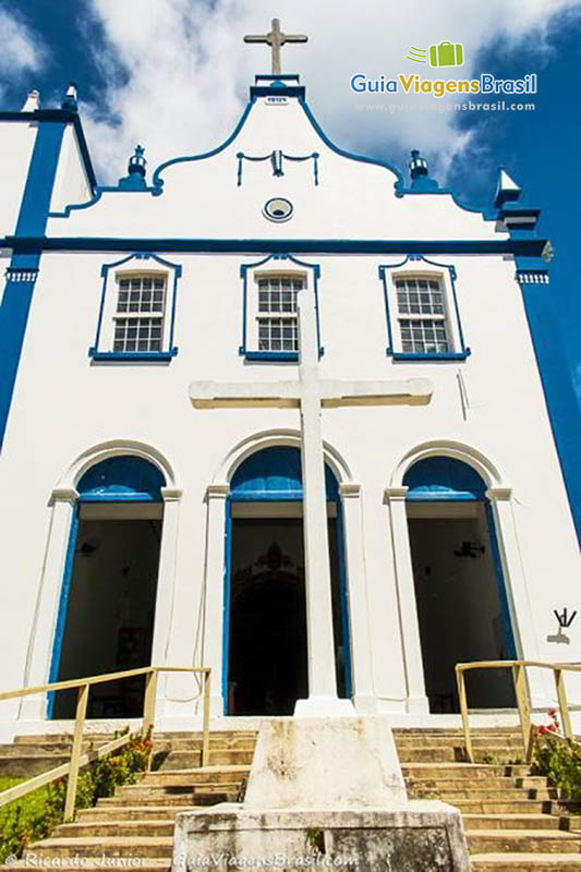 Imagem das escadas e do crucifixo na Igreja de Nossa Senhora da Luz.