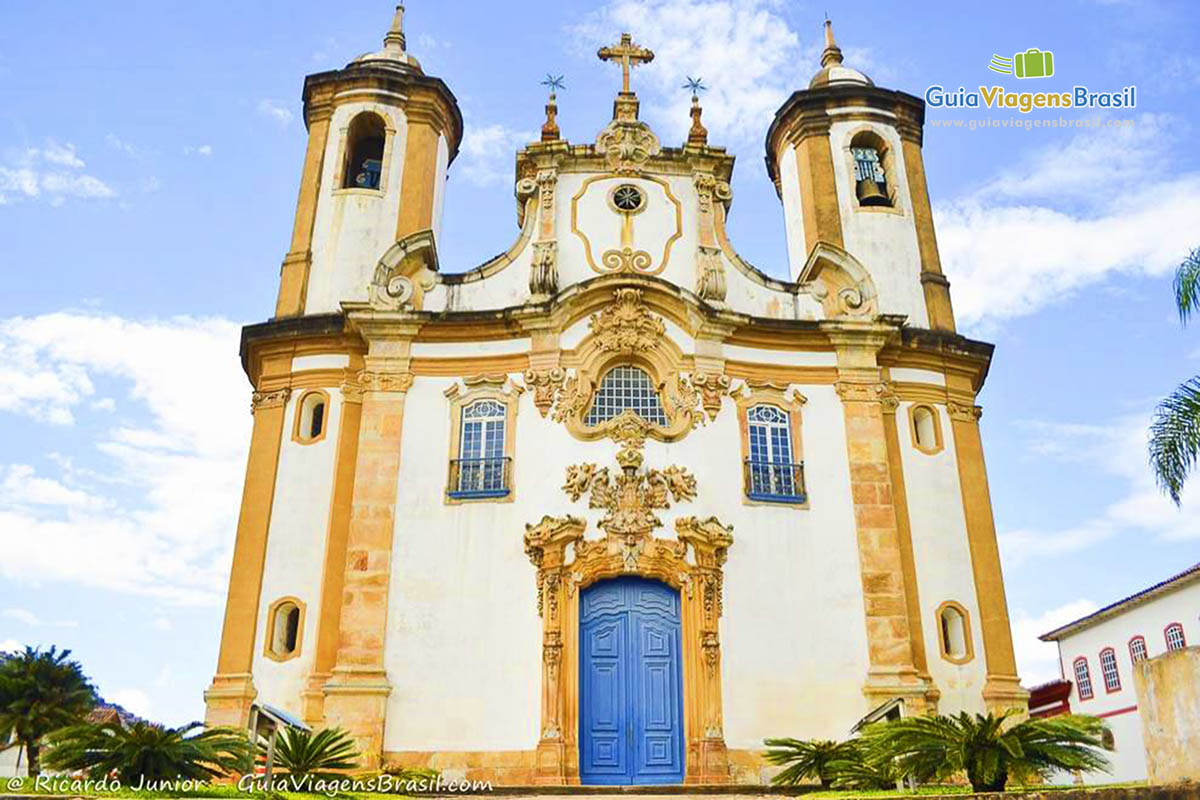 Imagem aproximada da igreja.