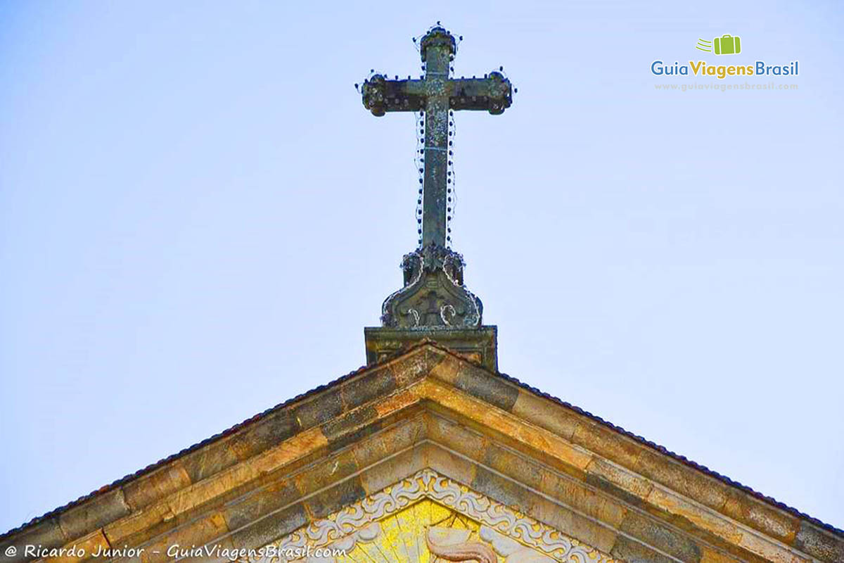 Imagem aproximada do crucifixo da Igreja de Nossa Senhora do Carmo. 