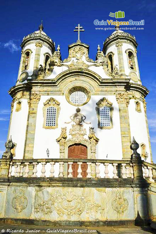 Imagem da Igreja de São Francisco de Assis, quando você achar que já viu tudo de mais belo em relação as igrejas, sendo existe mais uma que vai te surpreender.