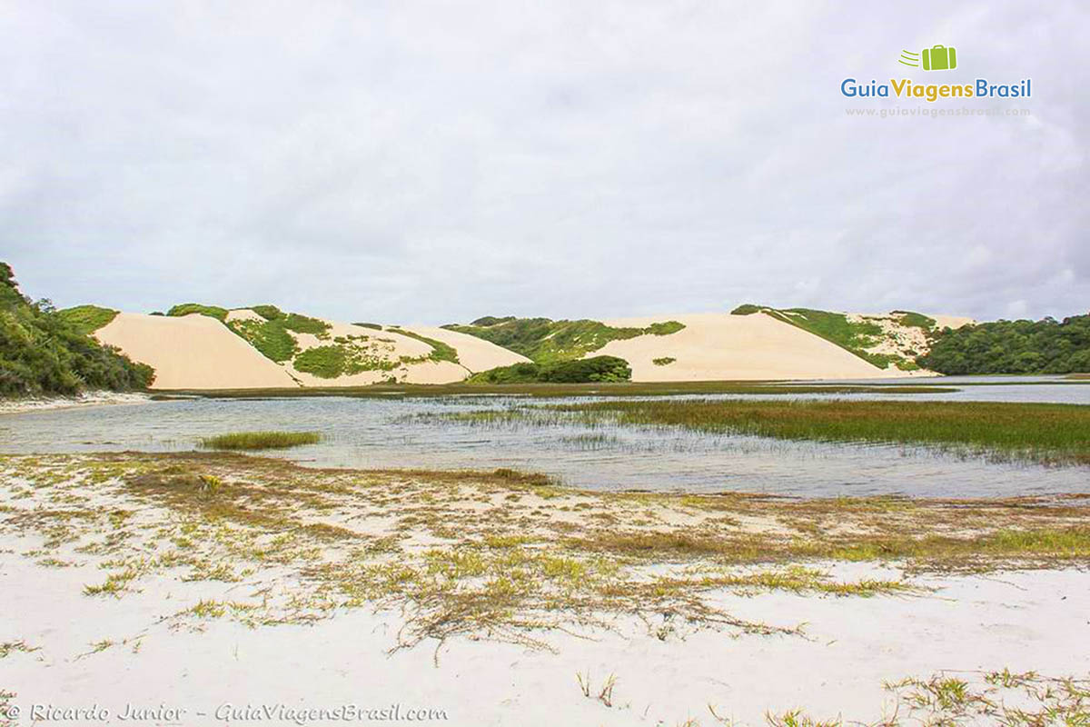 Imagem exuberante da Lagoa de Genipabu.