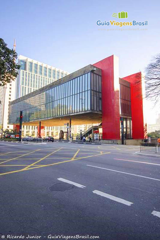 Imagem do MASP e seu vão central de 70 metros, em São Paulo.