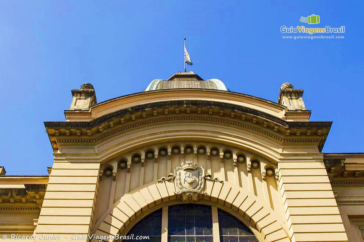 Imagem da arquitetura do Mercado Municipal, na cidade de São Paulo.