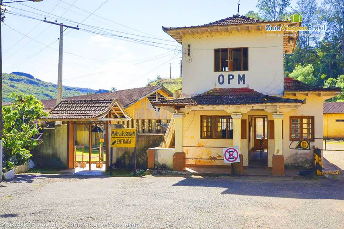 Imagem da entrada da Mina, em Mariana.