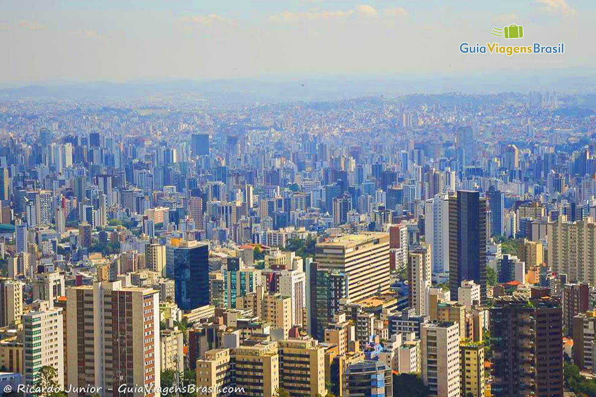 Imagem da vista linda da cidade do Mirante das Mangabeiras, em Belo Horizonte.
