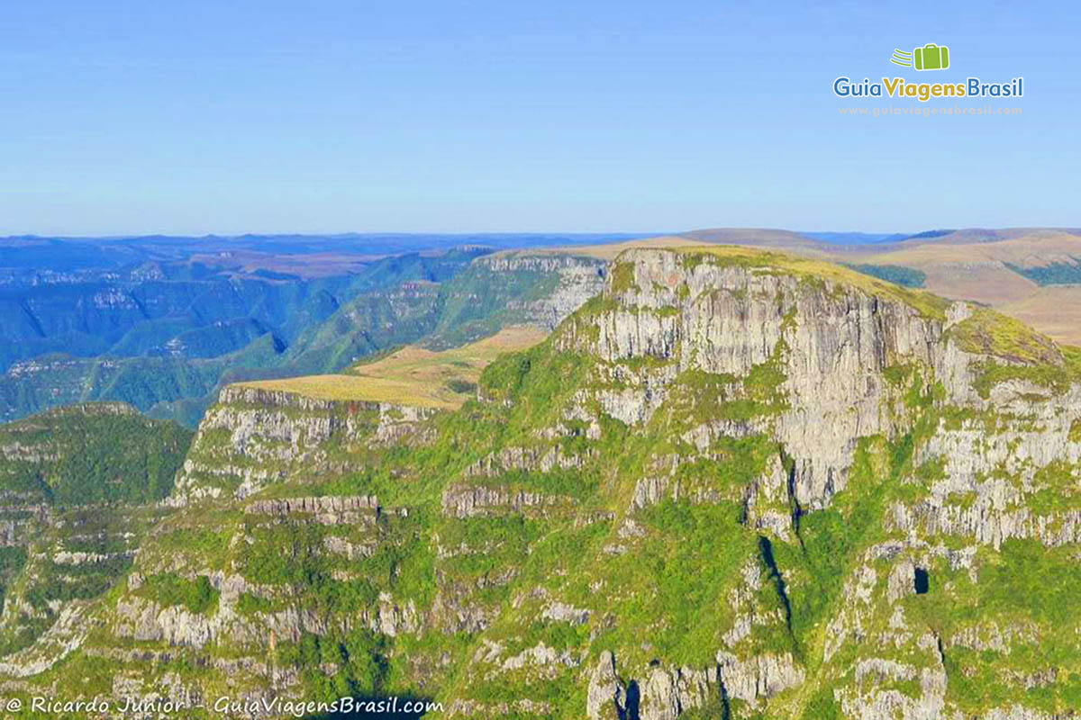 Imagem das pedras do Morro da Igreja.