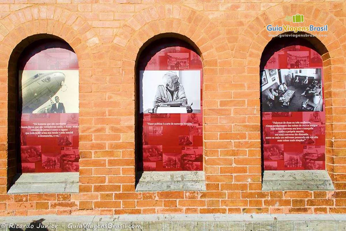 Imagem do muro do Museu da Língua Portuguesa, obras já do lado de fora.