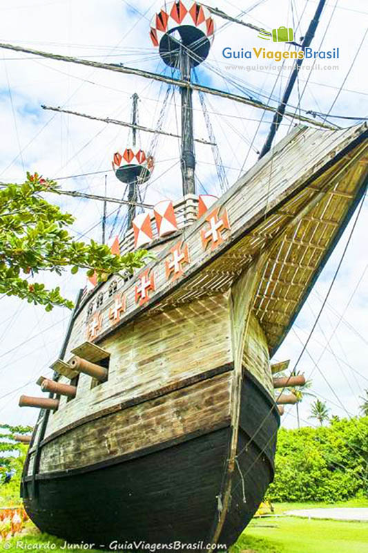 Imagem do barco do Museu do Descobrimento.