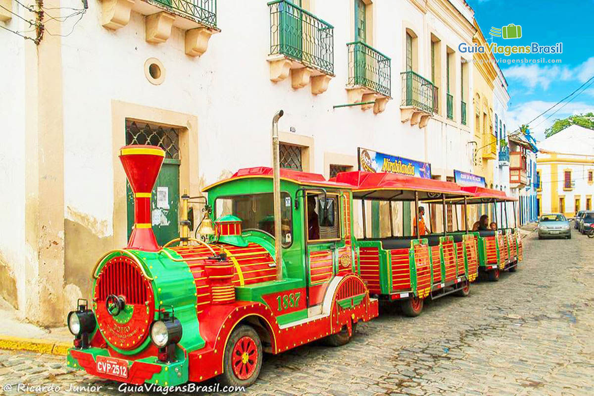 Imagem do trenzinho para turistas em Olinda.